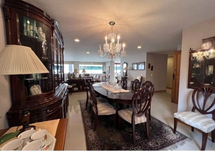 Apartamento de 2 alcobas en venta en El Poblado, Medellín, 133 m² · foto 2 de 13