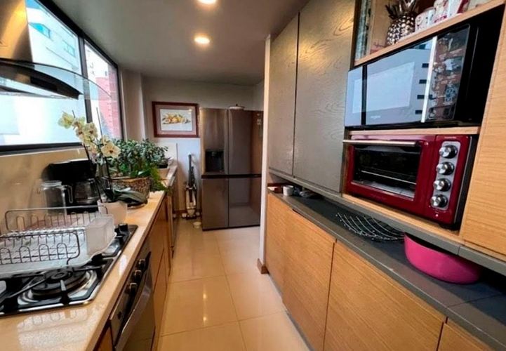 Apartamento de 2 alcobas en venta en El Poblado, Medellín, 133 m² · foto 5 de 13