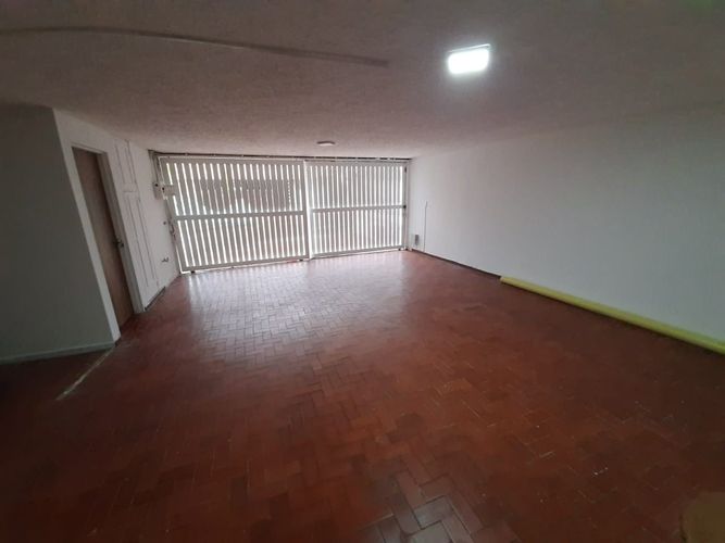 Casa de 6 alcobas en venta en Cristales, Cali, 550 m² · foto 3 de 10