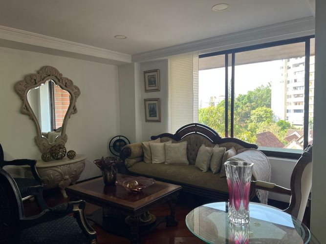Apartamento de 3 alcobas en venta en El Poblado, Medellín, 96 m² · foto 2 de 11