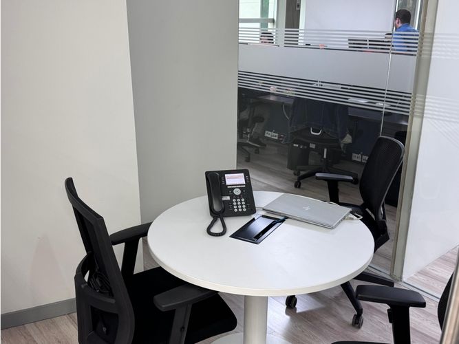 Oficina en arriendo en El Poblado, Medellín, 351 m² · foto 2 de 11