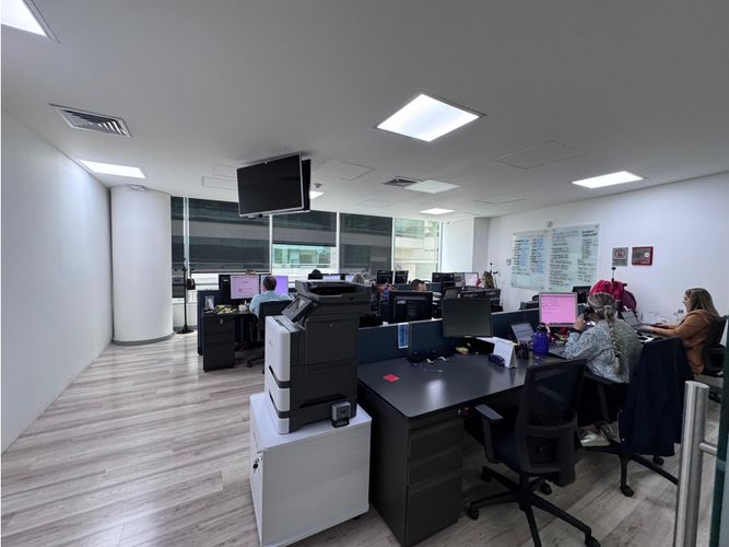 Oficina en arriendo en El Poblado, Medellín, 351 m² · foto 6 de 11