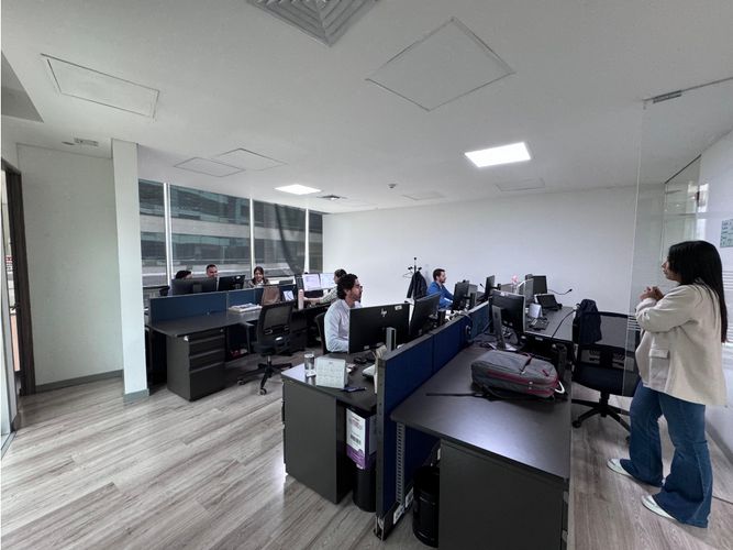 Oficina en arriendo en El Poblado, Medellín, 351 m² · foto 7 de 11