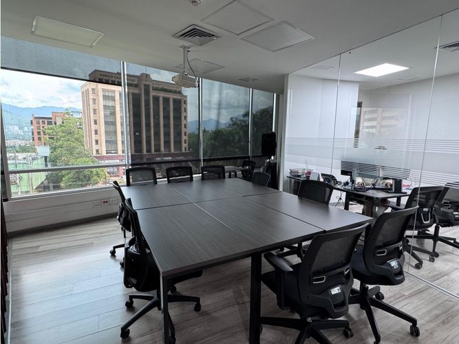 Oficina en arriendo en El Poblado, Medellín, 351 m² · foto 8 de 11
