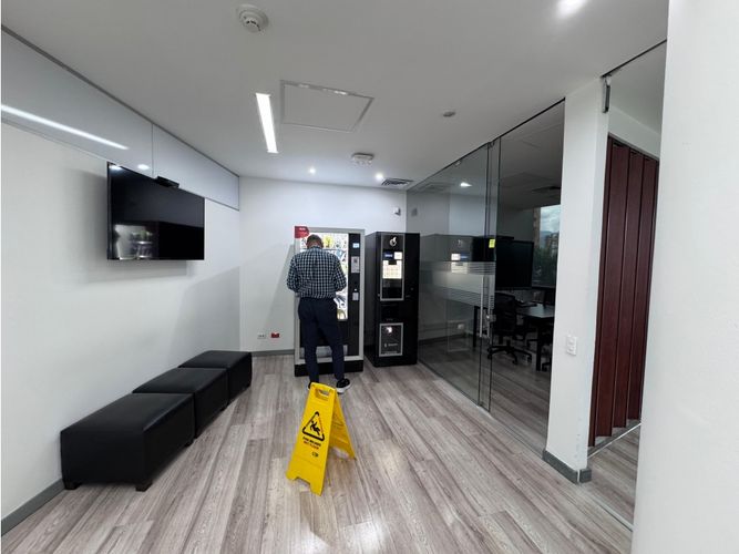 Oficina en arriendo en El Poblado, Medellín, 351 m² · foto 9 de 11