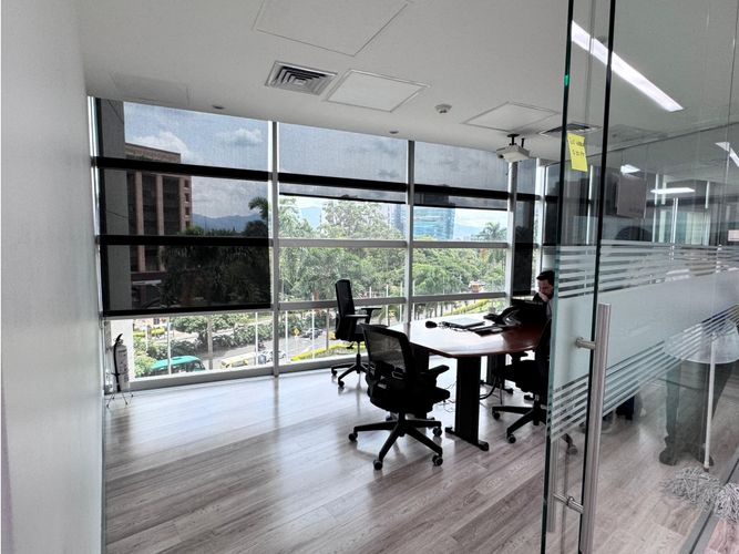 Oficina en arriendo en El Poblado, Medellín, 351 m² · foto 10 de 11