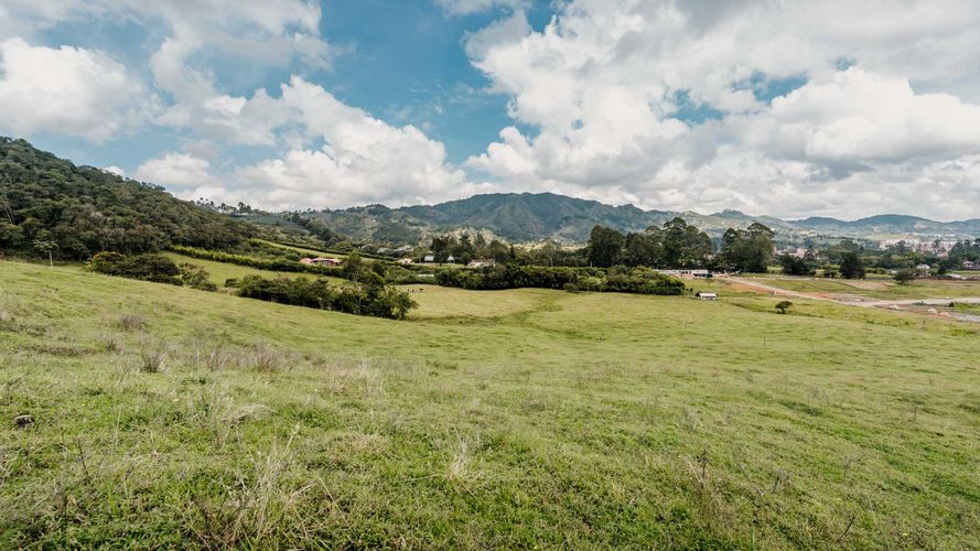 Lote en venta en El Tambo, La Ceja, 814 m² · foto 2 de 4