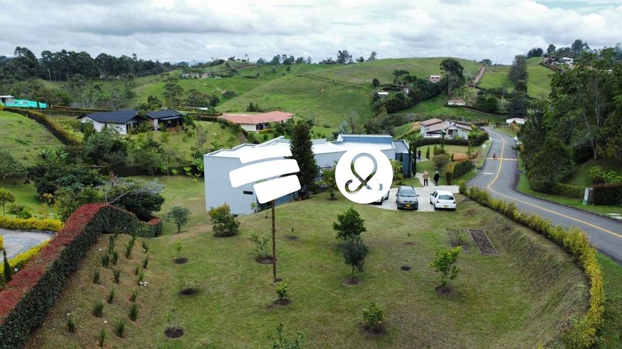 Casa de 5 alcobas en venta en La Ceja · foto 2 de 22
