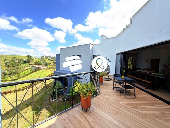 Casa de 5 alcobas en venta en La Ceja · foto 3 de 22