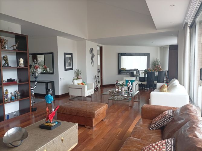 Apartamento de 3 alcobas en venta en Sotileza, Bogotá, 284 m² · foto 2 de 24