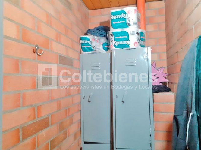 Bodega en venta en Cristo Rey, Medellín, 219 m² · foto 7 de 8