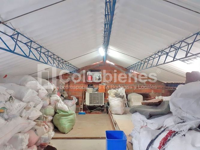 Bodega en venta en Cristo Rey, Medellín, 219 m² · foto 8 de 8