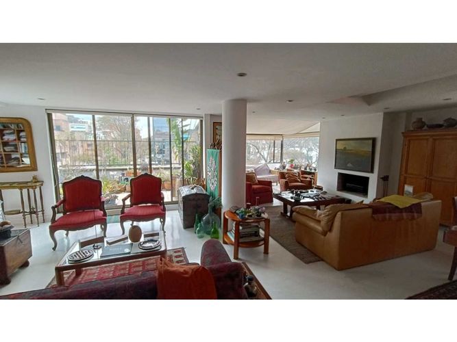 Apartamento de 1 alcoba en venta en Chico, Bogotá, 140 m² · foto 3 de 15
