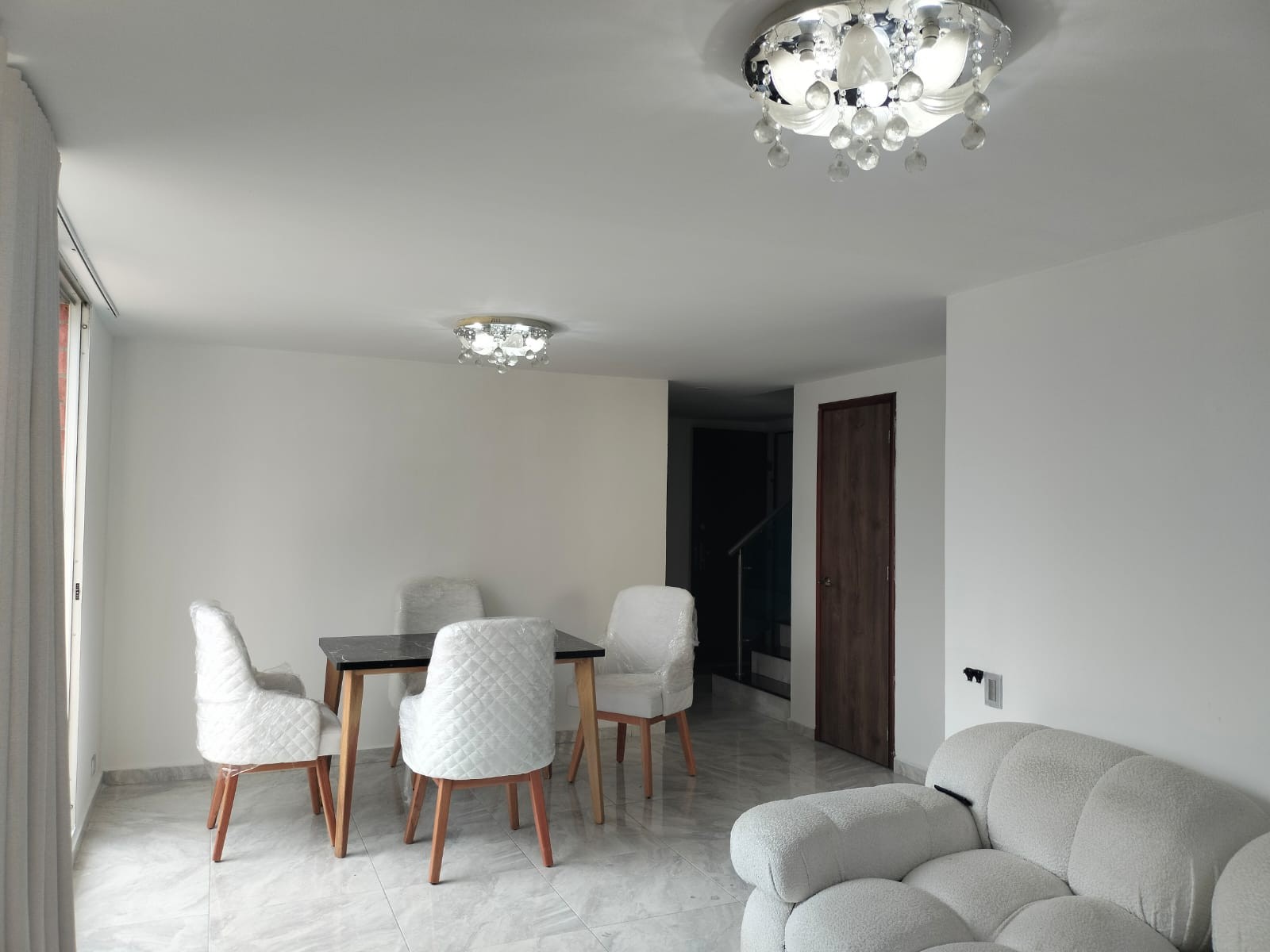 Apartamento en arriendo en El Poblado, Medellín · foto 3 de 19