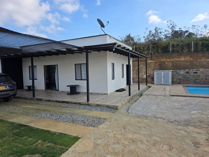 Casa de 3 alcobas en venta en Mesa De Los Santos, Piedecuesta, 1040 m² · foto 2 de 24