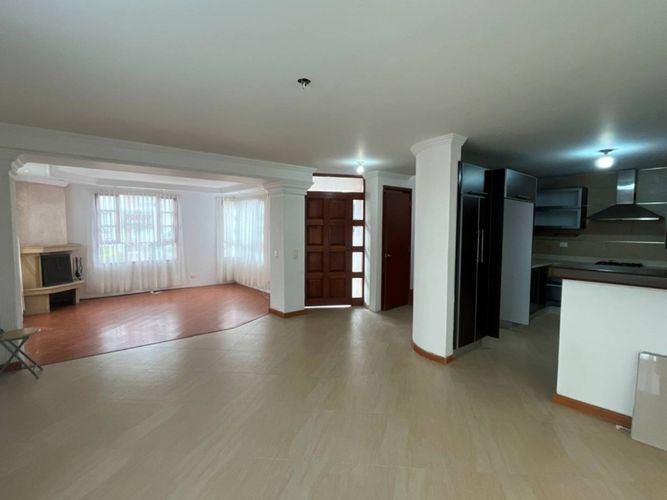 Casa de 5 alcobas en venta en Siberia, Cota, 220 m² · foto 4 de 24