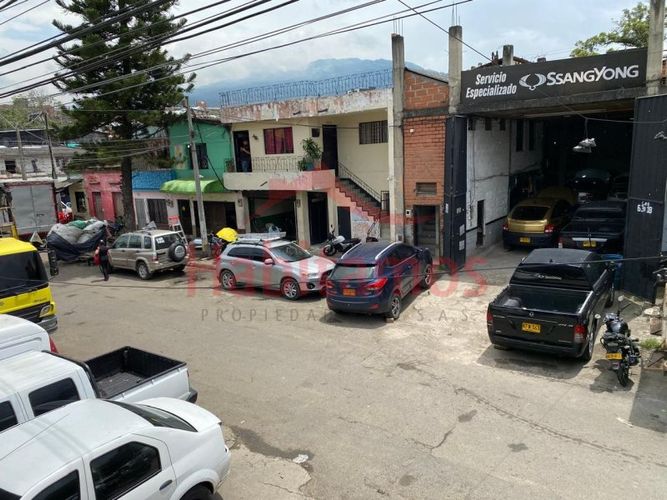Bodega en venta en Naranjal, Medellín, 292 m² · foto 2 de 11