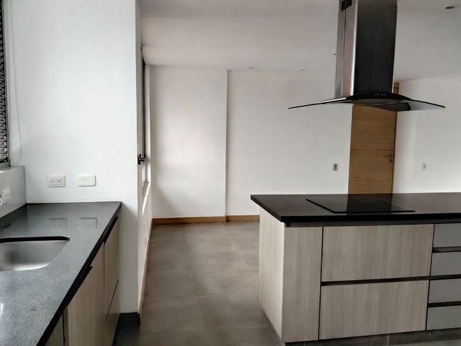 Apartamento de 3 alcobas en venta en El Poblado, Medellín, 116 m² · foto 6 de 19