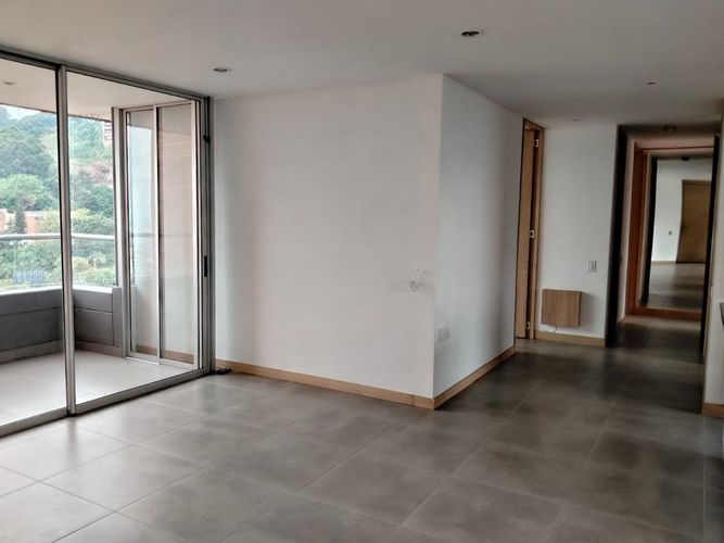 Apartamento de 3 alcobas en venta en El Poblado, Medellín, 116 m² · foto 2 de 19