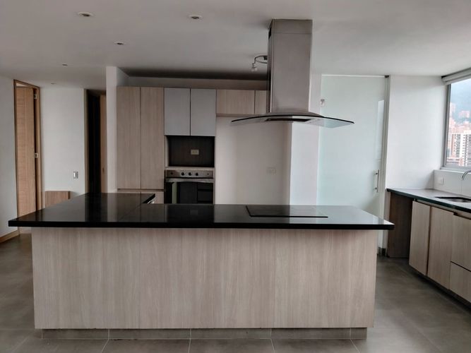 Apartamento de 3 alcobas en venta en El Poblado, Medellín, 116 m² · foto 3 de 19