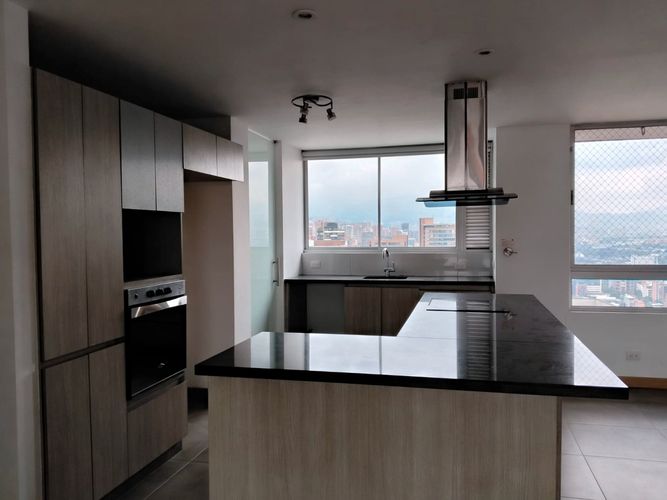 Apartamento de 3 alcobas en venta en El Poblado, Medellín, 116 m² · foto 4 de 19
