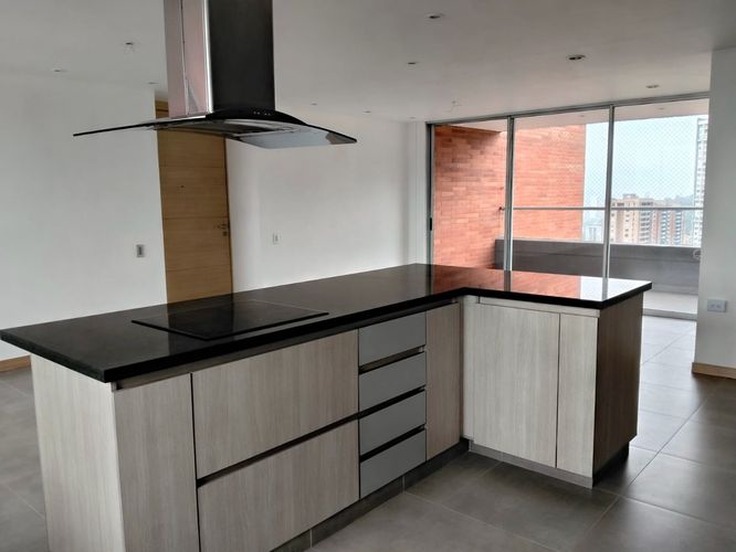 Apartamento de 3 alcobas en venta en El Poblado, Medellín, 116 m² · foto 5 de 19