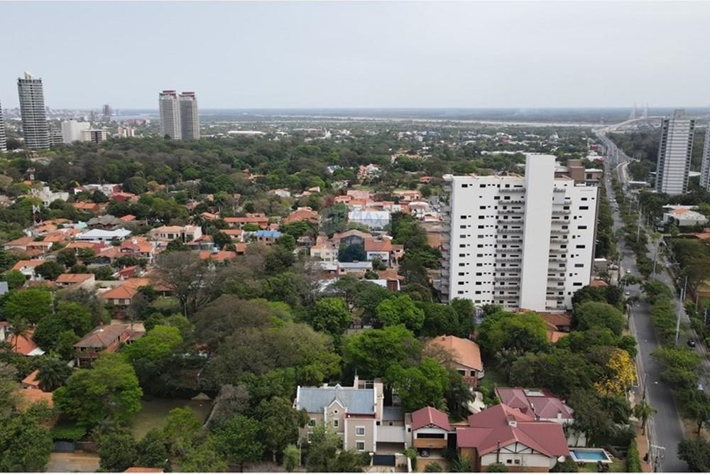 VENDO AMPLIO TERRENO SOBRE AVDA. PRIMER PDTE — foto 2