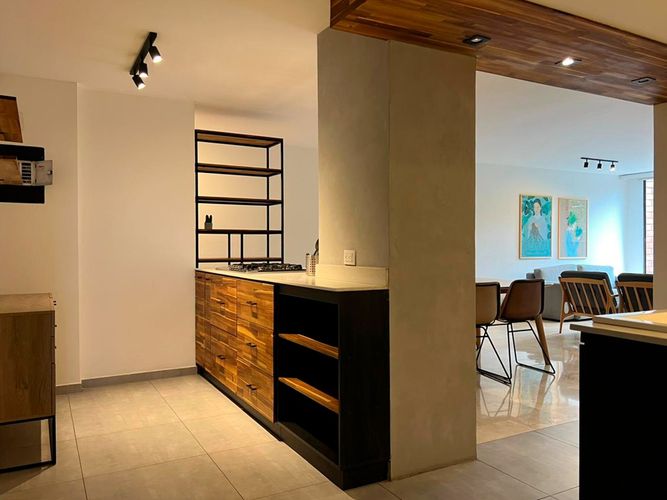 Apartamento de 3 alcobas en arriendo en El Poblado, Medellín, 130 m² · foto 3 de 14