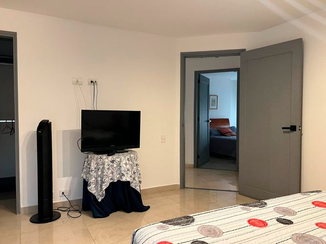 Apartamento de 3 alcobas en arriendo en El Poblado, Medellín, 130 m² · foto 9 de 14