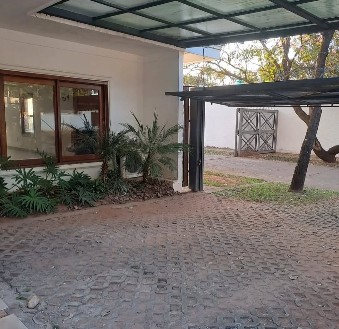 ALQUILO HERMOSA CASA EN BARRIO MANORA — foto 2