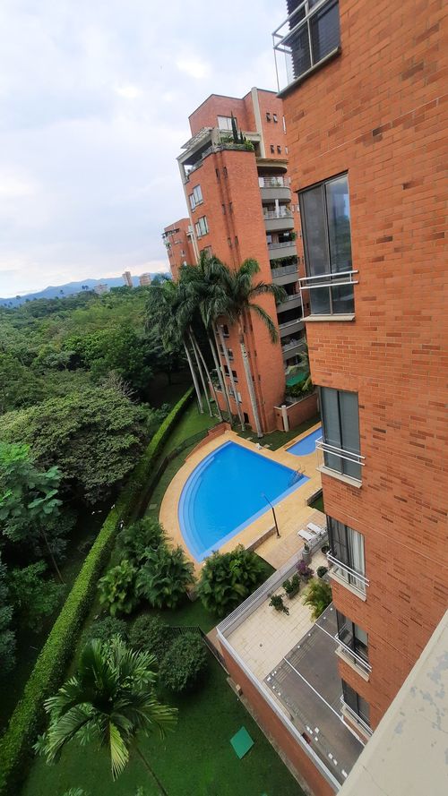 Apartamento de 3 alcobas en venta en Ciudad Jardin, Cali, 231 m² · foto 15 de 24