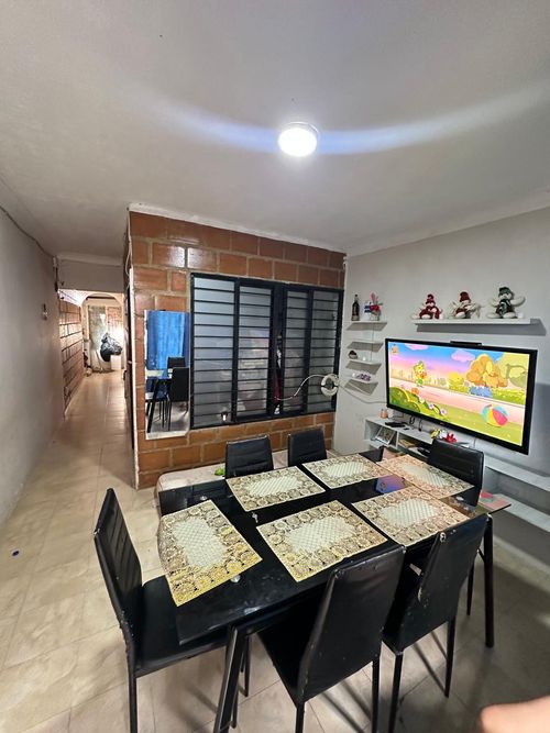Casa de 8 alcobas en venta en Alirio Mora Beltran, Cali, 104 m² · foto 2 de 12