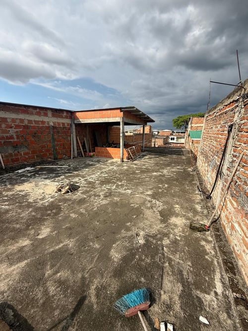 Casa de 8 alcobas en venta en Alirio Mora Beltran, Cali, 104 m² · foto 11 de 12