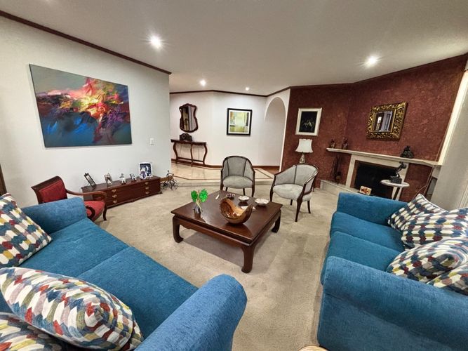 Casa de 4 alcobas en venta en San Jose De Bavaria, Bogotá, 410 m² · foto 4 de 23