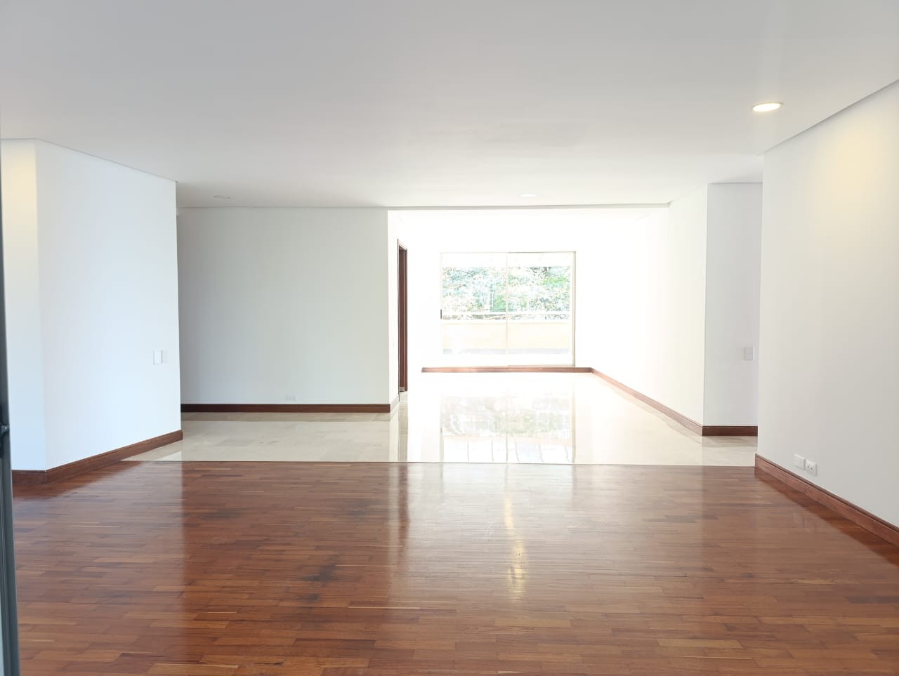 Apartamento en arriendo en Los Naranjos, Medellín · foto 2 de 19