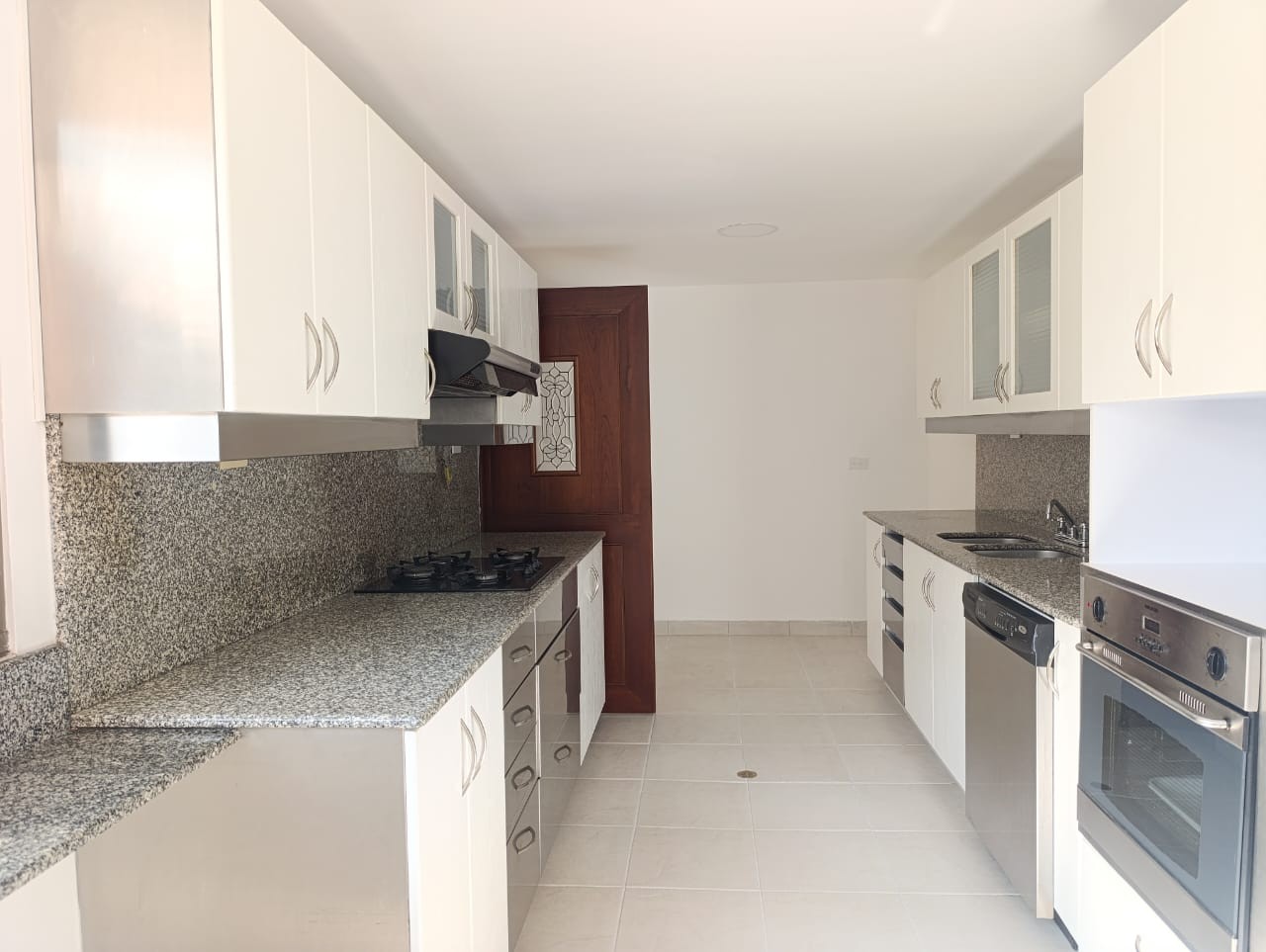 Apartamento en arriendo en Los Naranjos, Medellín · foto 8 de 19