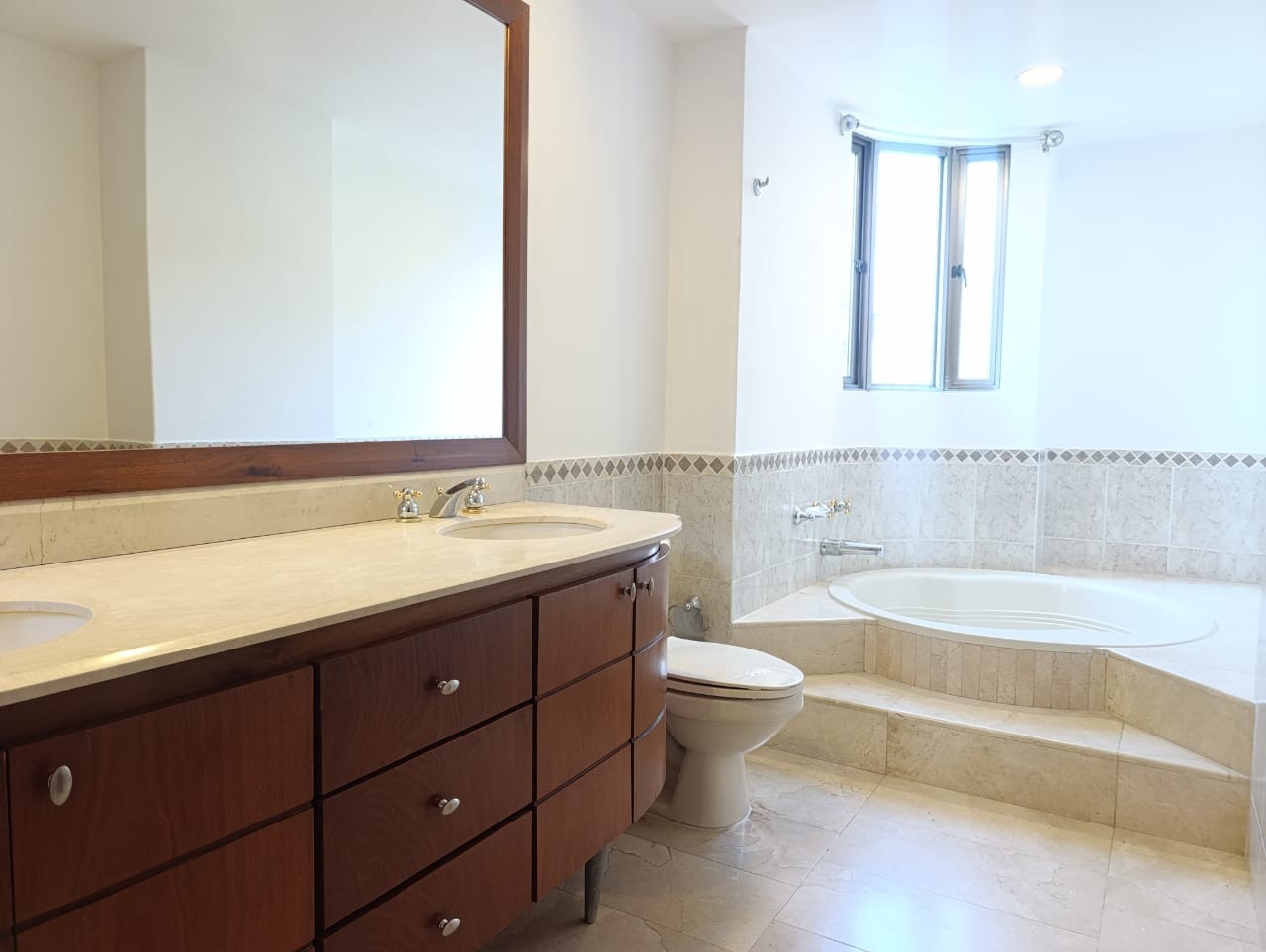 Apartamento en arriendo en Los Naranjos, Medellín · foto 16 de 19