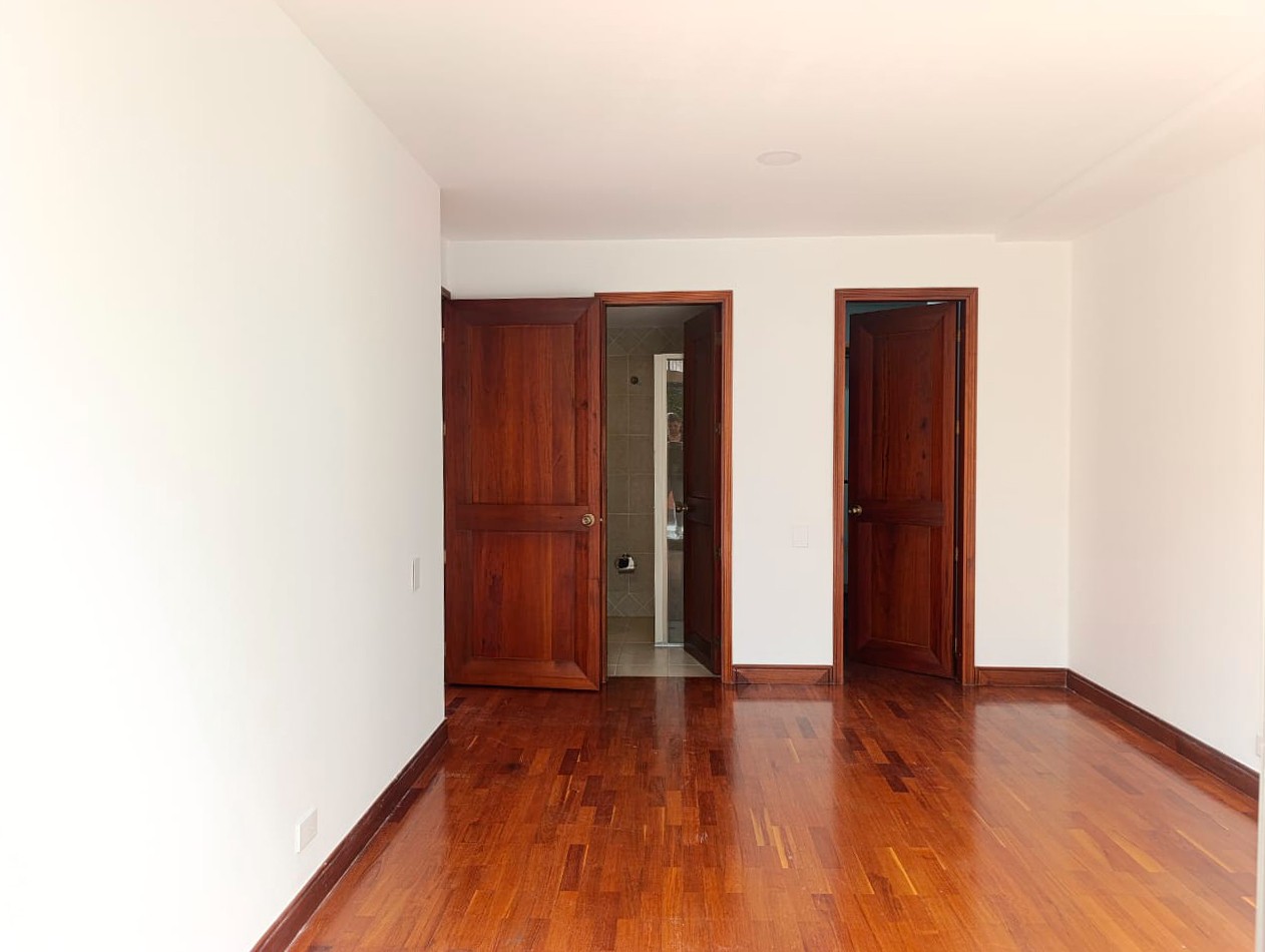 Apartamento en arriendo en Los Naranjos, Medellín · foto 13 de 19