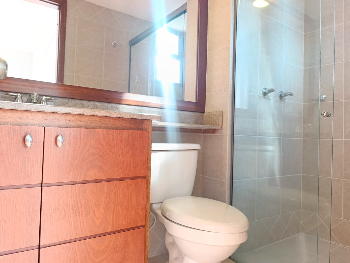 Apartamento en arriendo en Los Naranjos, Medellín · foto 15 de 19