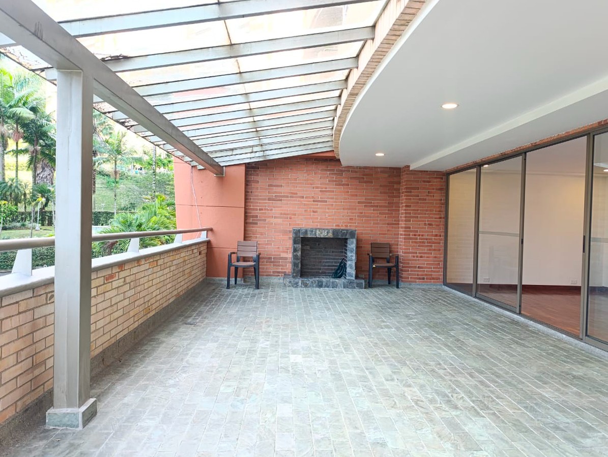 Apartamento en arriendo en Los Naranjos, Medellín · foto 18 de 19