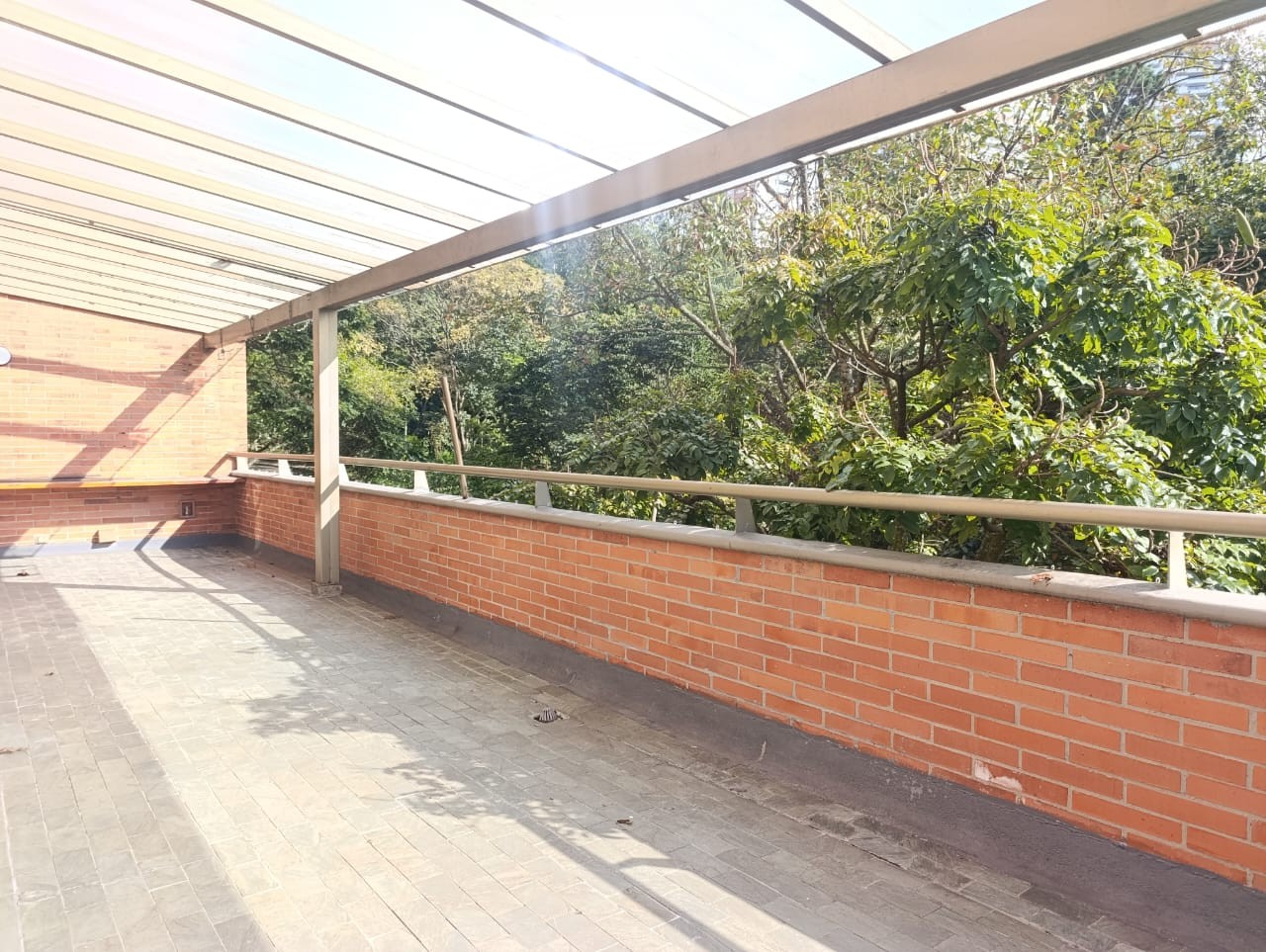 Apartamento en arriendo en Los Naranjos, Medellín · foto 19 de 19