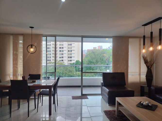Apartamento de 3 alcobas en arriendo en El Poblado, Medellín, 100 m² · foto 3 de 15