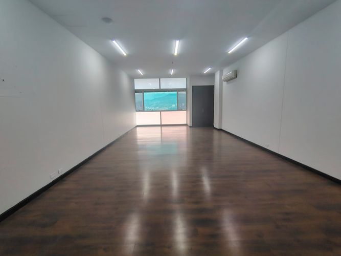 Oficina en arriendo en El Poblado, Medellín, 67 m² · foto 2 de 8