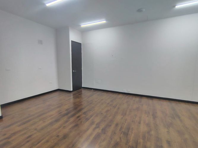 Oficina en arriendo en El Poblado, Medellín, 67 m² · foto 4 de 8