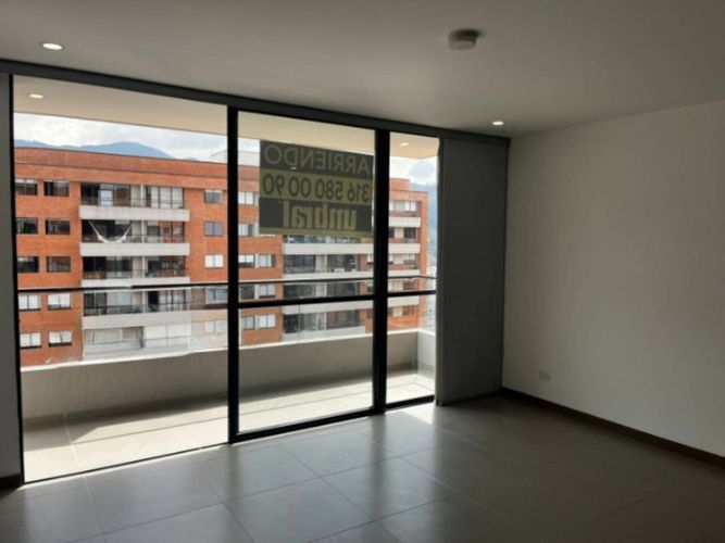 Apartamento de 2 alcobas en arriendo en Loma Del Escobero, Envigado, 83 m² · foto 2 de 19
