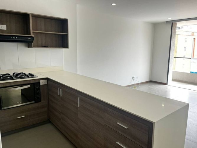 Apartamento de 2 alcobas en arriendo en Loma Del Escobero, Envigado, 83 m² · foto 3 de 19