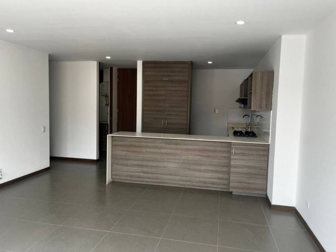 Apartamento de 2 alcobas en arriendo en Loma Del Escobero, Envigado, 83 m² · foto 4 de 19