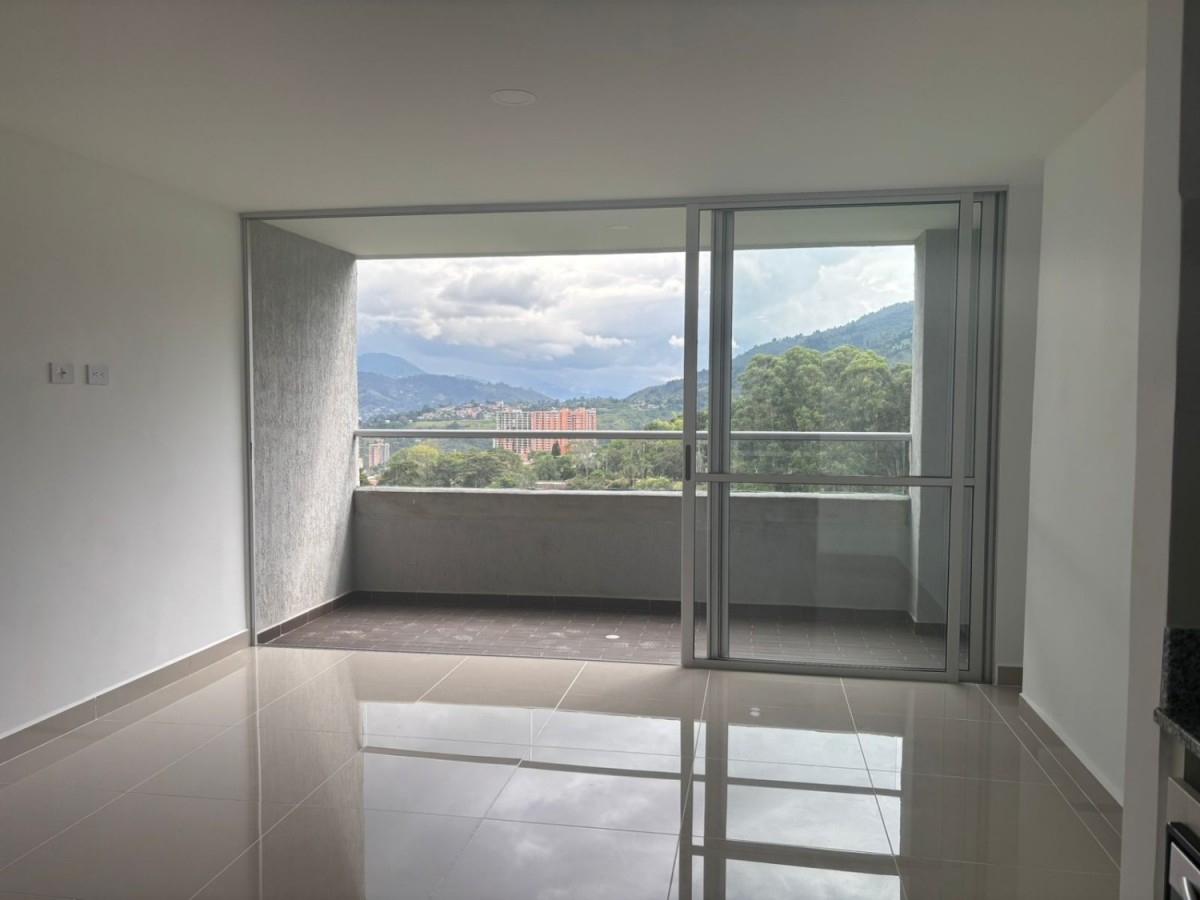 Apartamento en venta en La Ferreria, La Estrella · foto 4 de 13