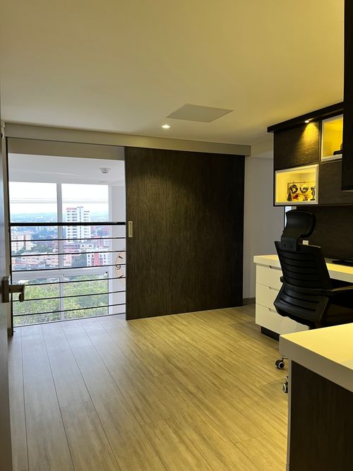 Apartamento de 3 alcobas en venta en Bellavista, Cali, 131 m² · foto 2 de 23