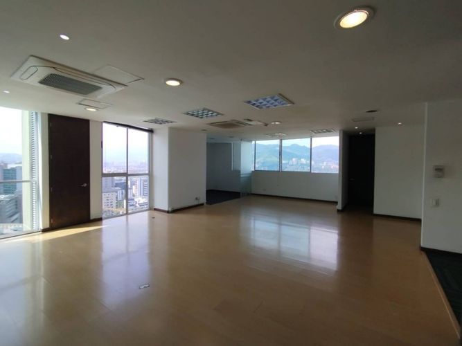 Oficina en arriendo en Milla De Oro, Medellín, 250 m² · foto 5 de 16